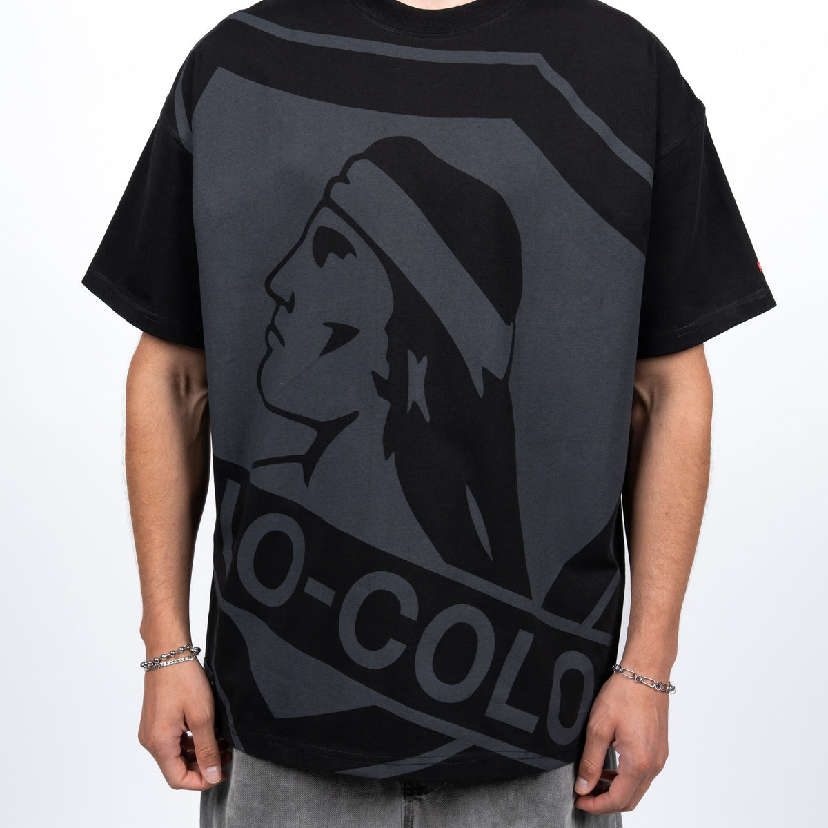Polera negra Cacique 2026