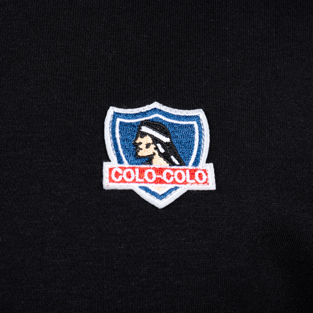 Polerón negro con capucha CC 2026