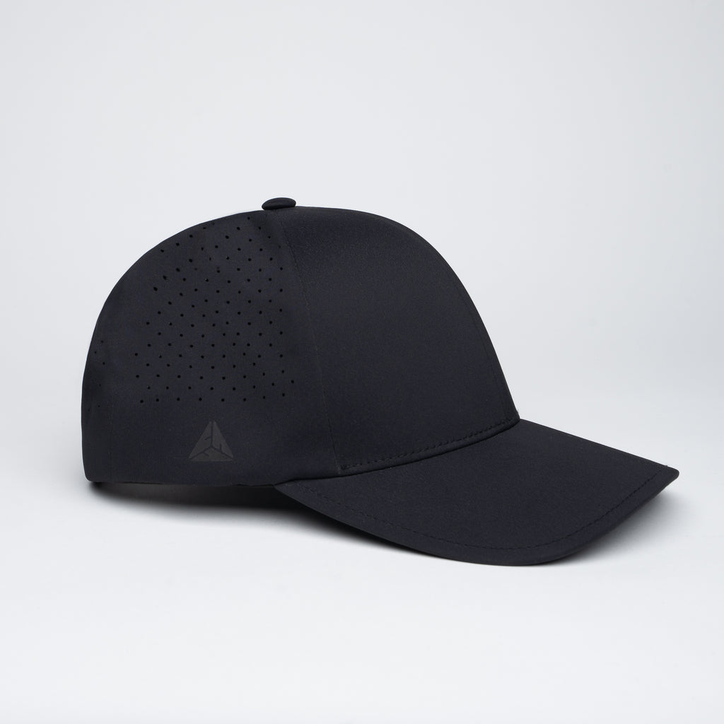 Jockey negro escudo borde rojo 2026