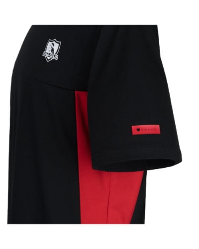 Polera "Insignia pecho rojo" negro 2024