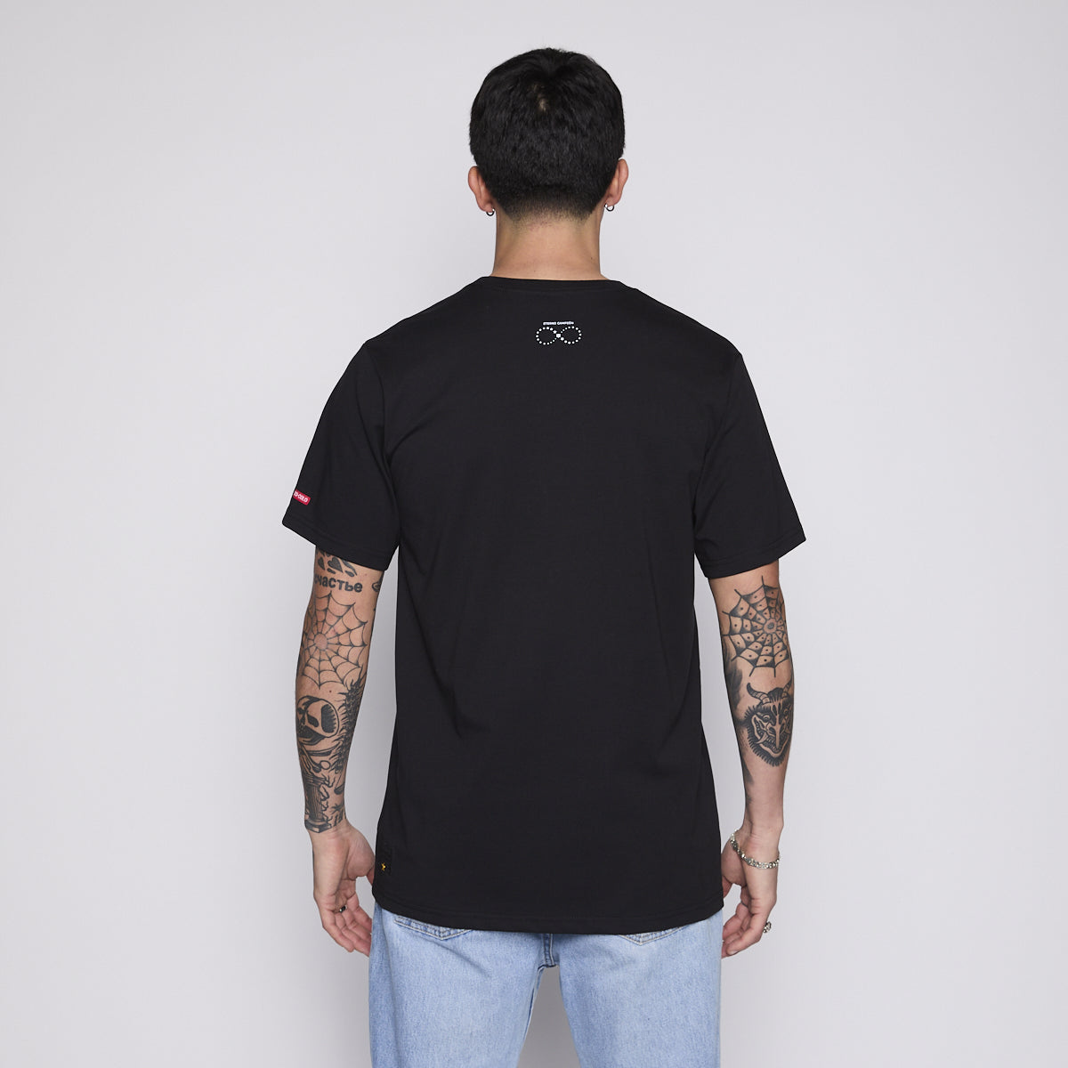 Polera negra celebración