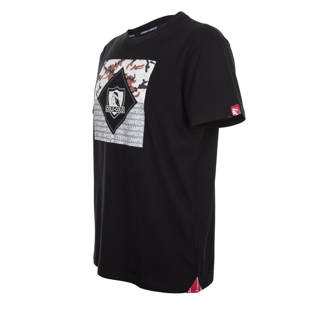 Polera negra detalle camo logo
