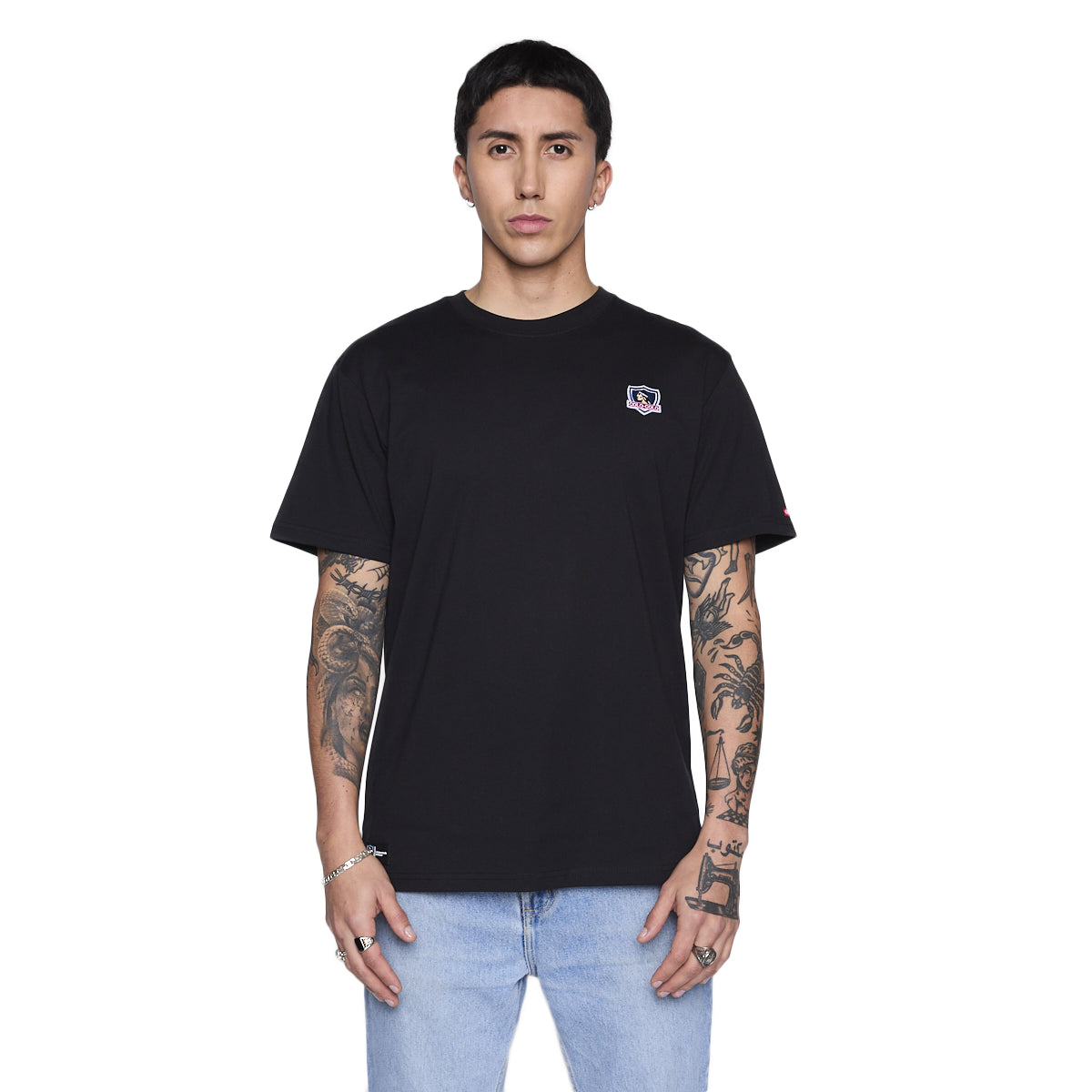 Polera negra insignia CC